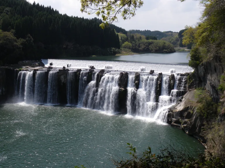 沈堕の滝(雄滝)